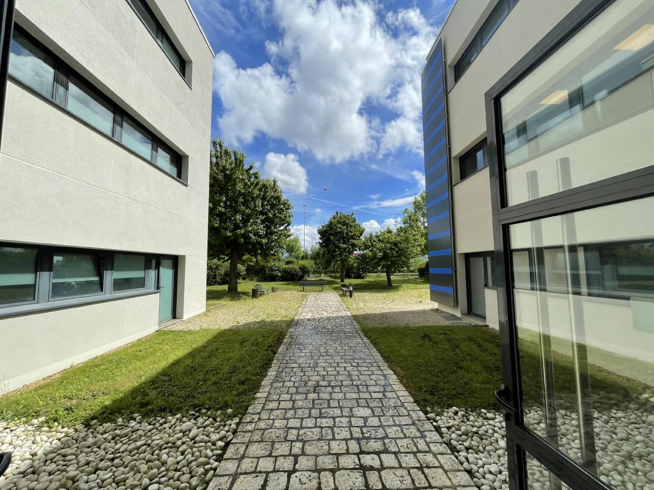 Bureau Saint-Cyr-sur-Loire 165m² Location bureau Saint-Cyr-sur-Loire Indre-et-Loire OLBUR2308101 2